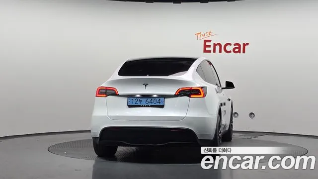 Tesla Model Y 2025 thumb 3