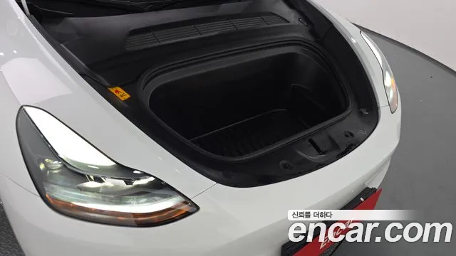 Tesla Model Y 2025 thumb 5