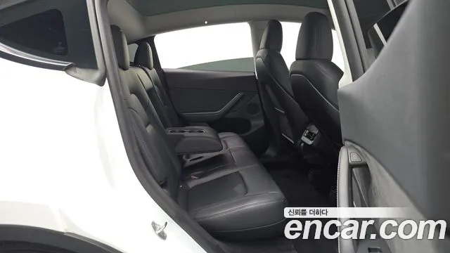 Tesla Model Y 2025 thumb 11