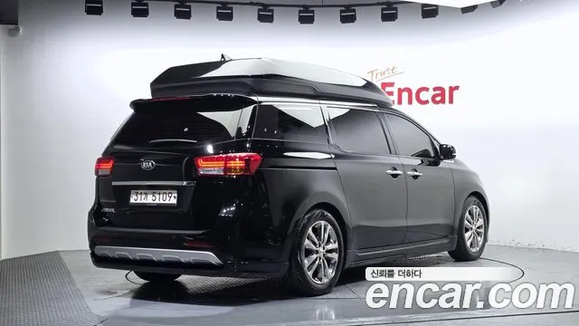 Kia Carnival 2017 thumb 2