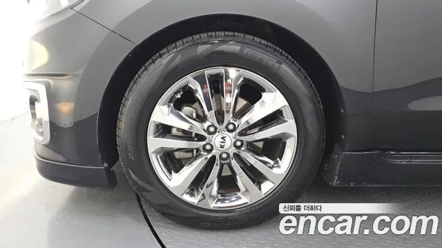 Kia Carnival 2017 thumb 5
