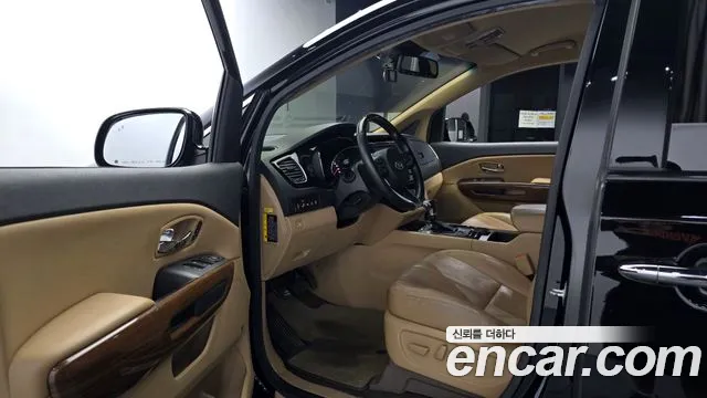 Kia Carnival 2017 thumb 10