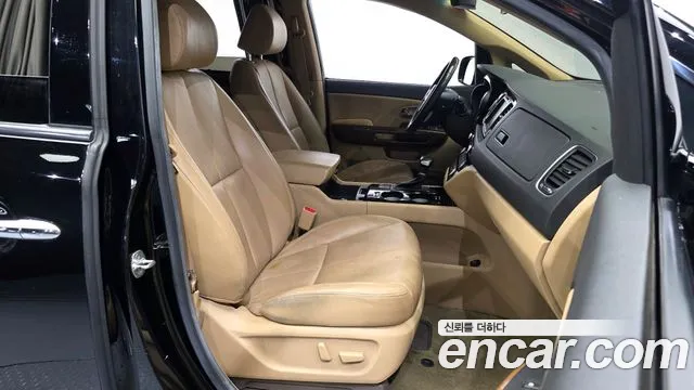 Kia Carnival 2017 thumb 11