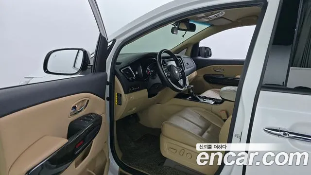 Kia Carnival 2018 thumb 10