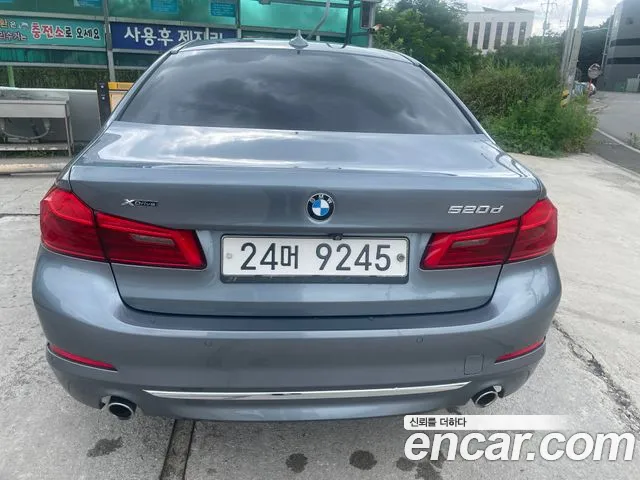 BMW 5-Series 2019 thumb 4