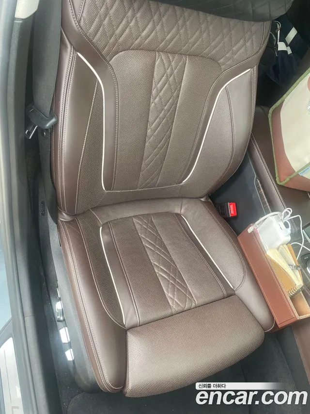 BMW 5-Series 2019 thumb 10