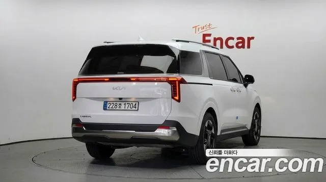 Kia Carnival 2024 thumb 2