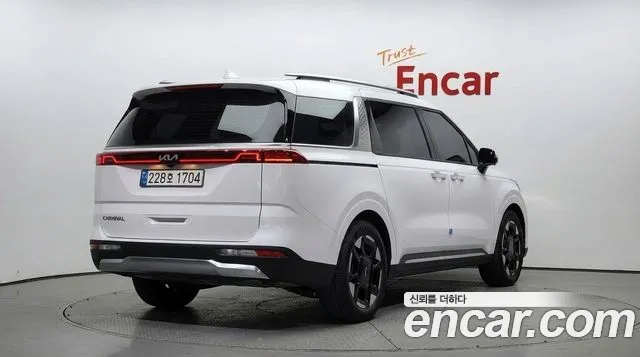 Kia Carnival 2024 thumb 4