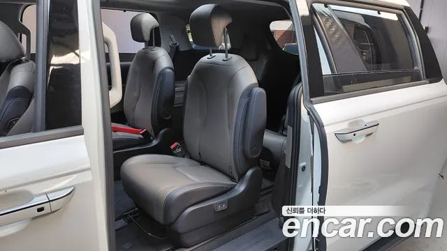 Kia Carnival 2024 thumb 11