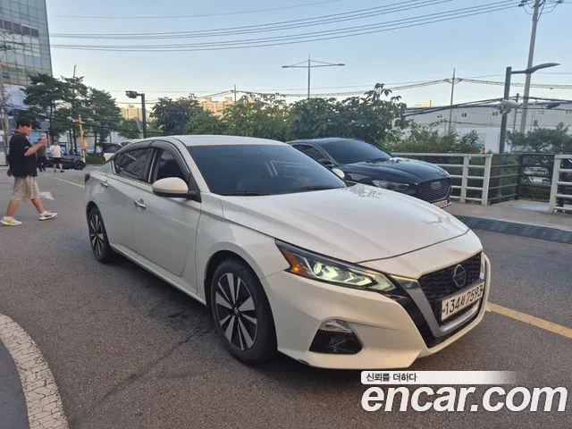 Nissan Altima 2019 thumb 3