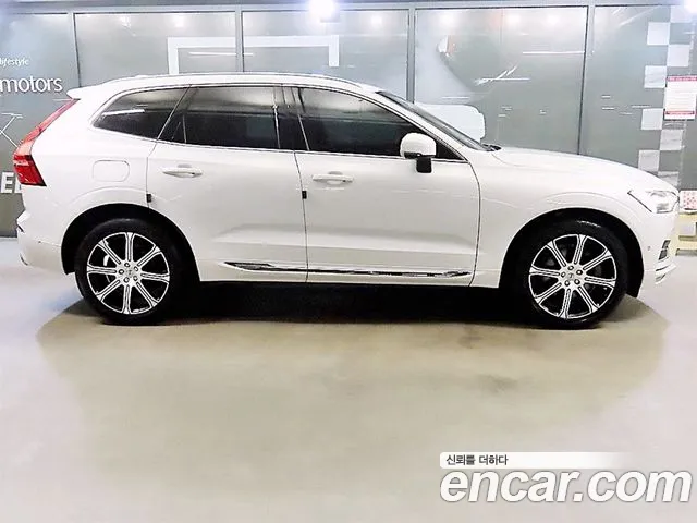 Volvo XC60 2019 thumb 3