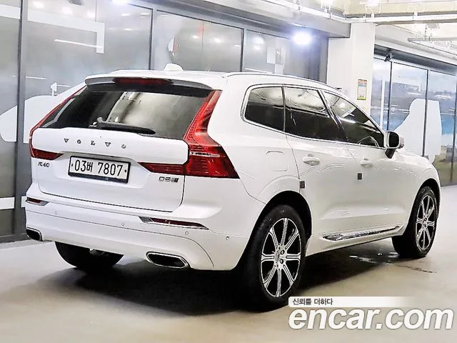 Volvo XC60 2019 thumb 4