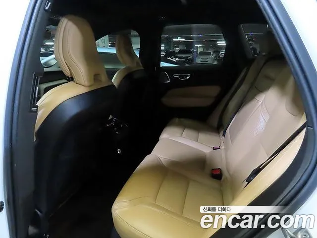 Volvo XC60 2019 thumb 7