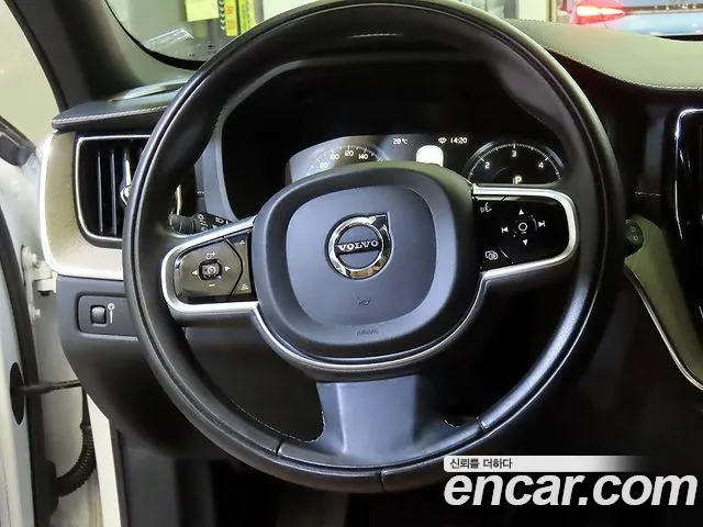 Volvo XC60 2019 thumb 8