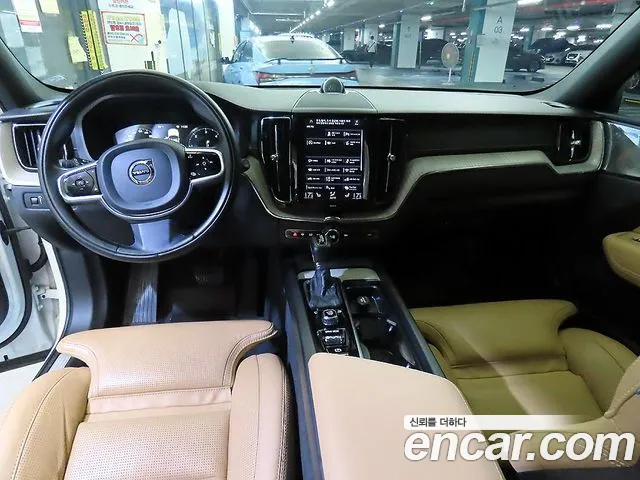 Volvo XC60 2019 thumb 10