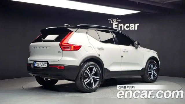 Volvo XC40 2020 thumb 2