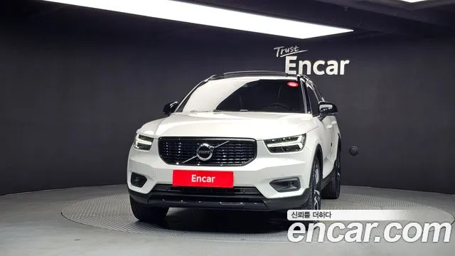 Volvo XC40 2020 thumb 3