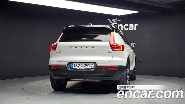 Volvo XC40 2020 thumb 4