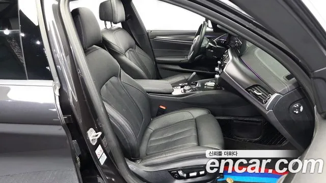 BMW 5-Series 2023 thumb 11