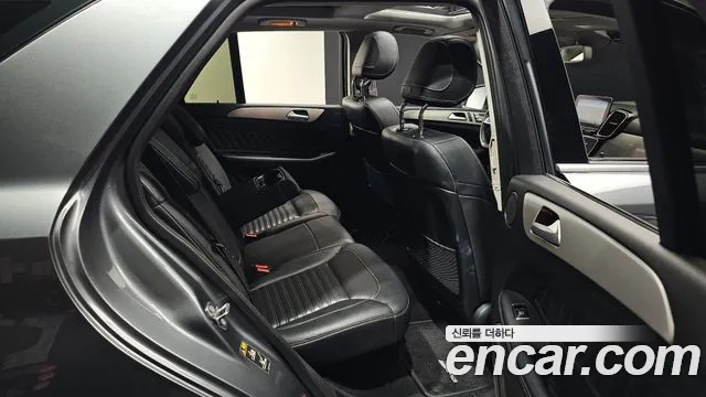 Mercedes-Benz GLE 2018 thumb 12