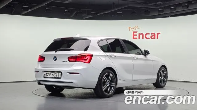 BMW 1-Series 2019 thumb 2