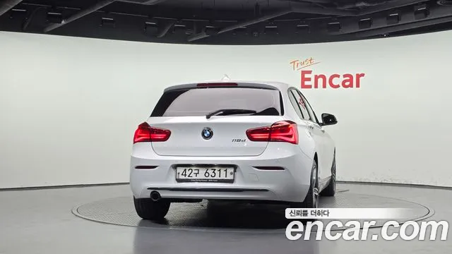 BMW 1-Series 2019 thumb 4
