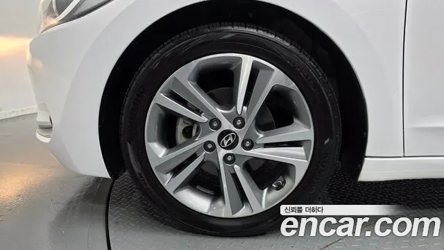 Hyundai Avante 2017 thumb 5