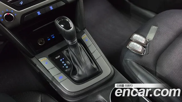 Hyundai Avante 2017 thumb 9