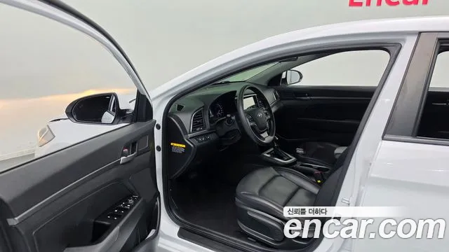 Hyundai Avante 2017 thumb 10