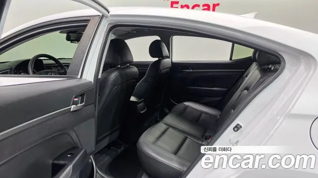 Hyundai Avante 2017 thumb 11