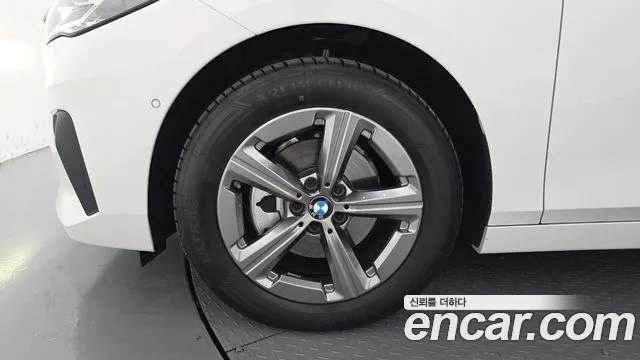 BMW 2-Series 2024 thumb 5