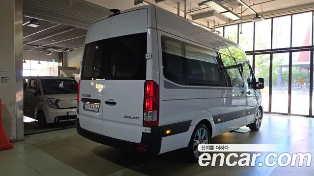 Hyundai Staria 2023 thumb 2