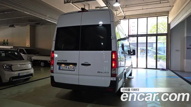 Hyundai Staria 2023 thumb 4