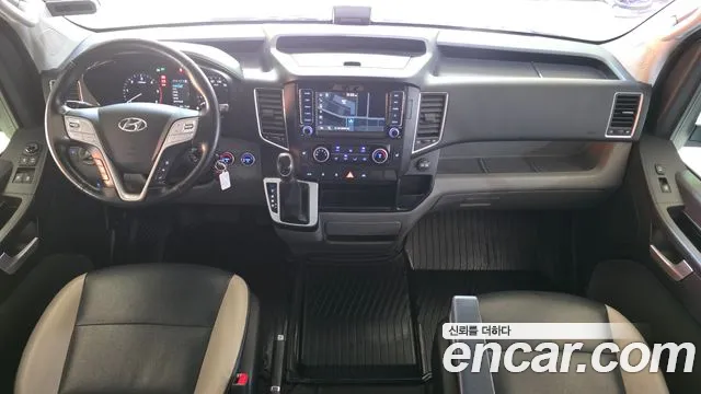 Hyundai Staria 2023 thumb 7