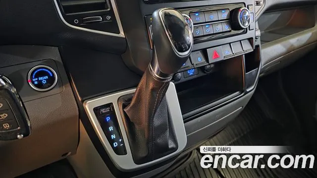 Hyundai Staria 2023 thumb 9