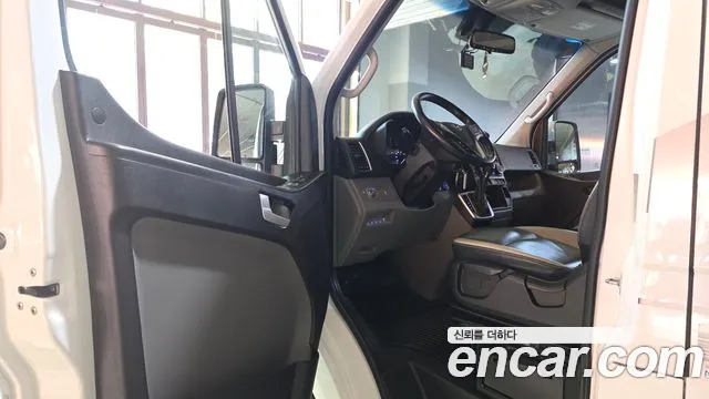 Hyundai Staria 2023 thumb 10