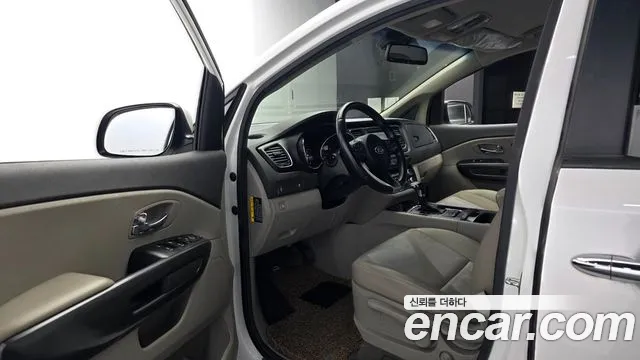 Kia Carnival 2017 thumb 10