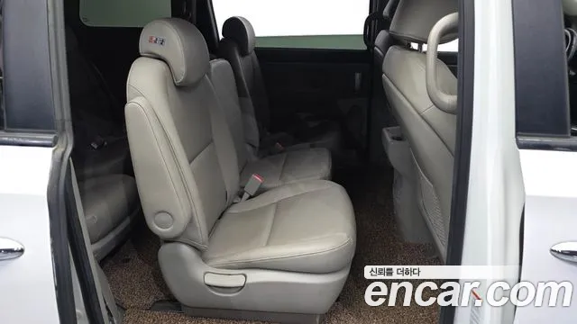Kia Carnival 2017 thumb 12