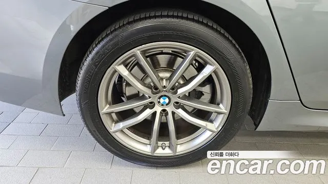 BMW 5-Series 2018 thumb 5