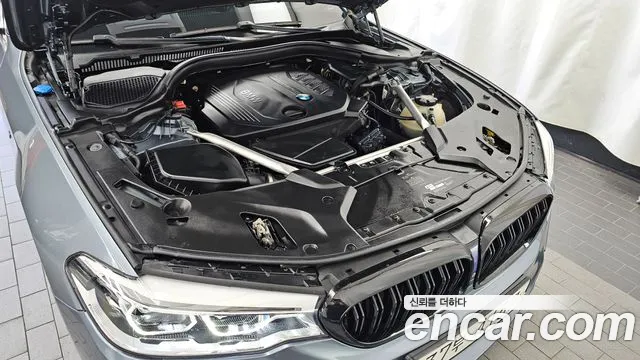 BMW 5-Series 2018 thumb 6