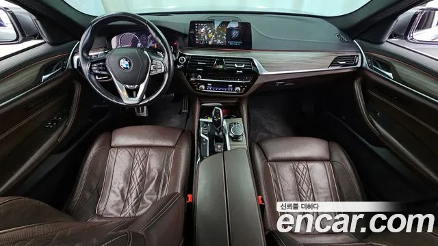 BMW 5-Series 2018 thumb 7