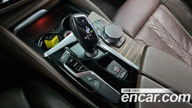 BMW 5-Series 2018 thumb 9