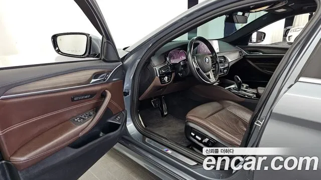 BMW 5-Series 2018 thumb 10