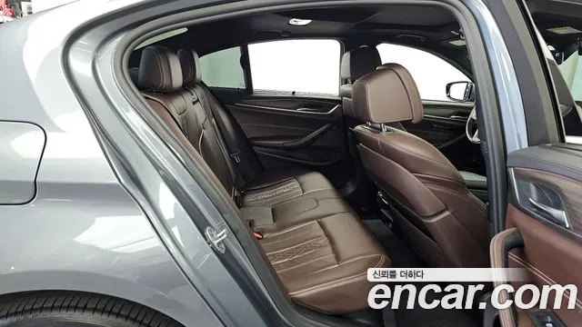 BMW 5-Series 2018 thumb 12