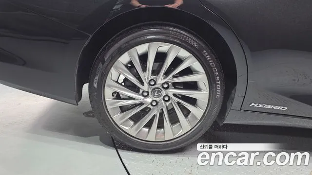 Lexus ES 2019 thumb 5
