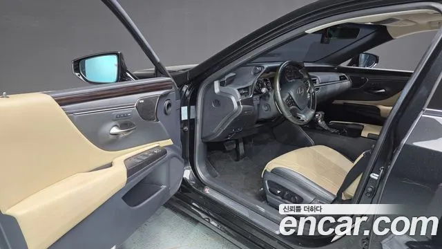 Lexus ES 2019 thumb 10