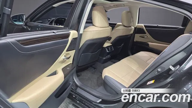 Lexus ES 2019 thumb 12