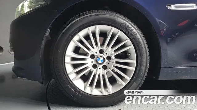 BMW 5-Series 2015 thumb 5