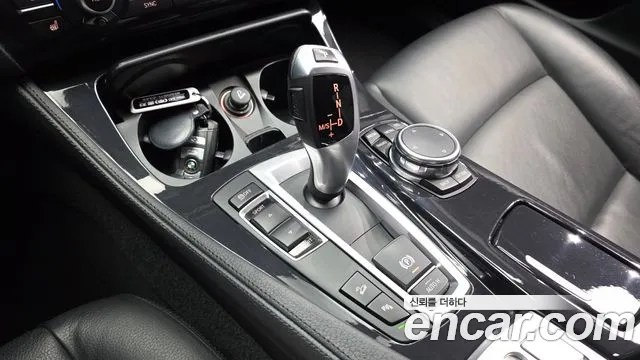 BMW 5-Series 2015 thumb 9