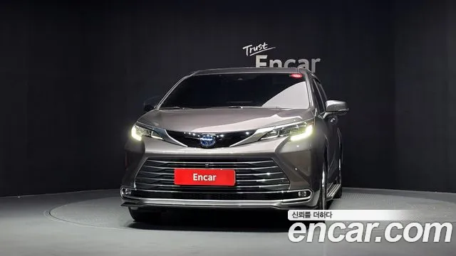 Toyota Sienna 2024 thumb 3